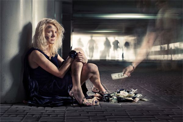 Dreaming of receiving charity from others