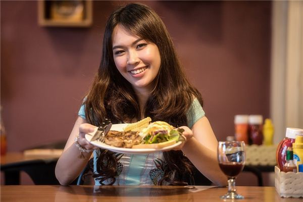 What does it mean to dream of hosting a dinner party? What does it mean to dream of hosting a dinner party?