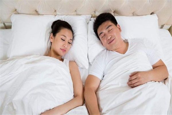 I dreamt that my girlfriend was sleeping with another man.