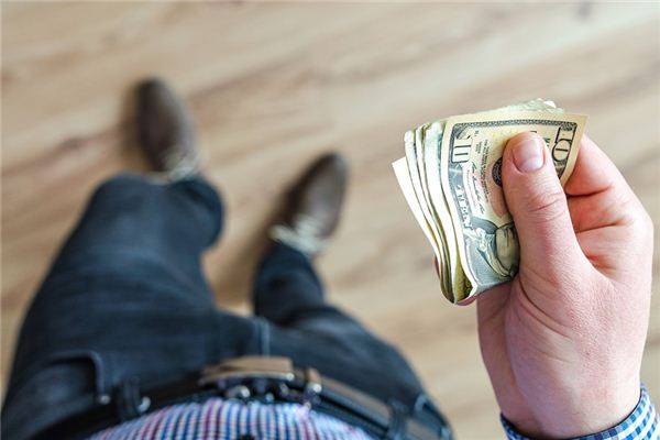 What does it mean to dream of being chased for debts? What does it mean to dream of being chased for debts?