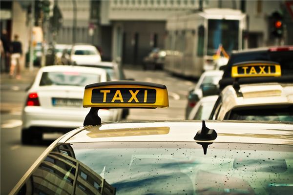 What does it mean to dream of riding in a taxi? What does it mean to dream of riding in a taxi?