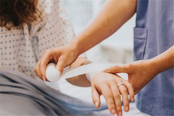 What does it mean to dream of committing suicide by cutting your wrists?