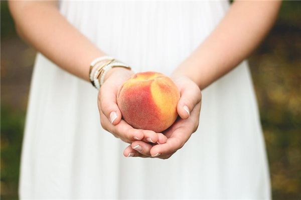 Dreaming of buying and selling peaches