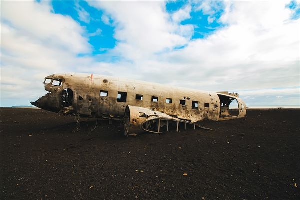 I dreamed that a plane crashed and hit someone.