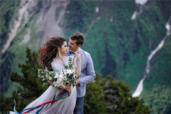 What does it mean to dream of being in love? What does it mean to dream of being in love?