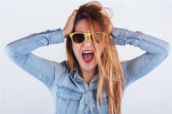What does it mean to dream of going crazy? What does it mean to dream of going crazy?