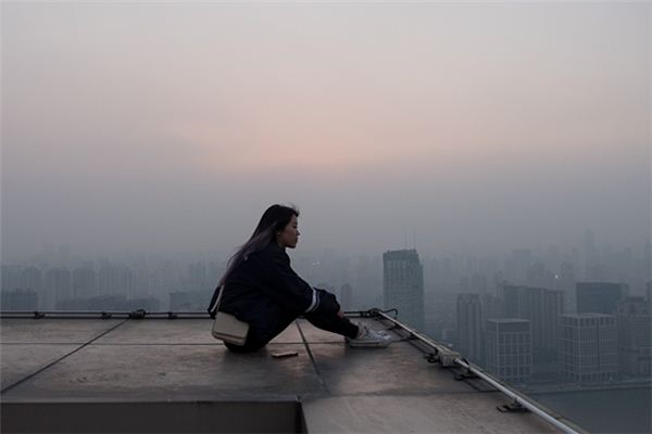 What does it mean to dream of your wife jumping off a building? What does it mean to dream of your wife jumping off a building?