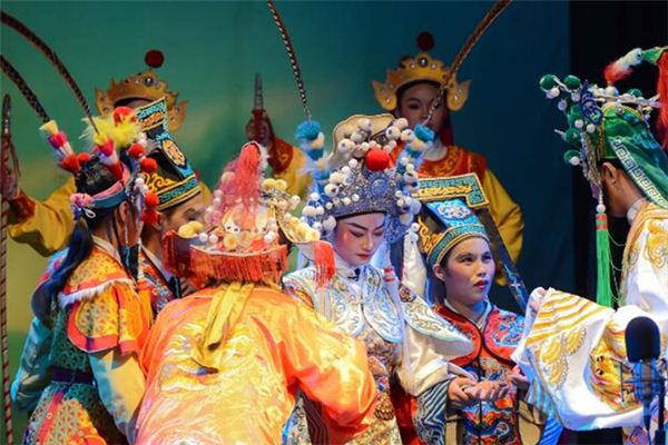What does it mean to dream of performing in an opera? What does it mean to dream of performing in an opera?