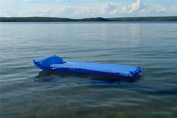 What does it mean to dream of falling into water? What does it mean to dream of falling into water?