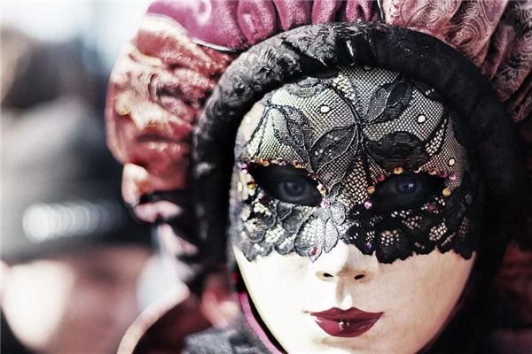 I dreamed of having sex with a masked stranger.