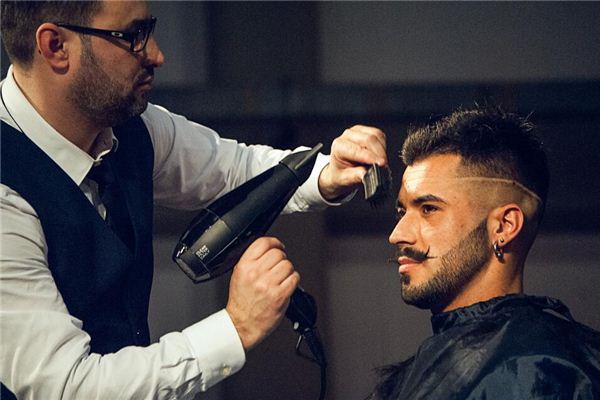 Dreaming of a friend getting a haircut