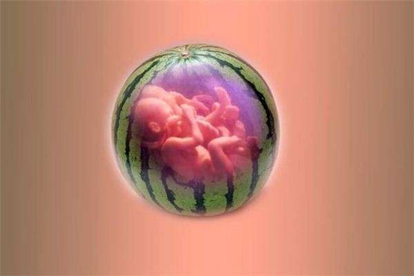 What does it mean to dream of a colleague having a miscarriage?