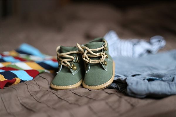 What does it mean to dream of looking for shoes? What does it mean to dream of looking for shoes?