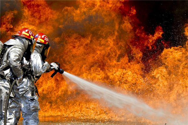 What does it mean to dream of putting out a fire? What does it mean to dream of putting out a fire?