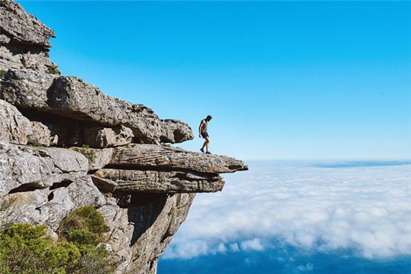 What does it mean to dream of jumping off a cliff? What does it mean to dream of jumping off a cliff?