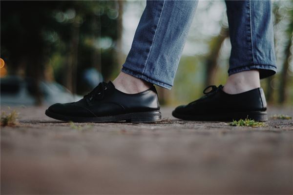 What does it mean to dream of stepping in poop? What does it mean to dream of stepping in poop?