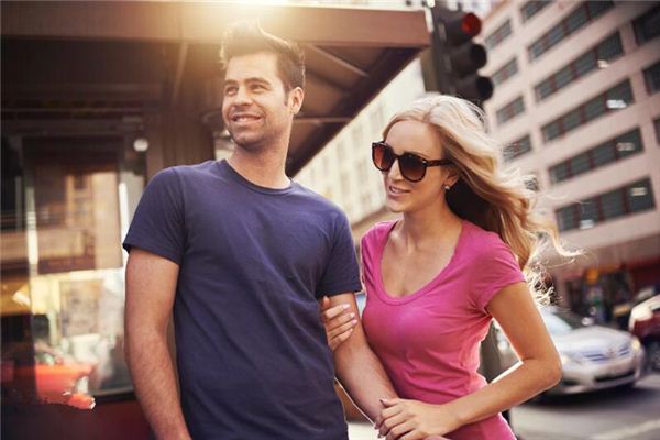 What does it mean to dream of falling in love with someone you met online? What does it mean to dream of falling in love with someone you met online?