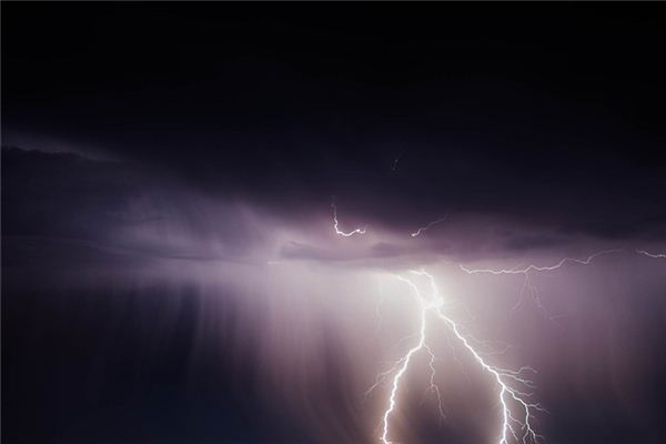 What does it mean to dream of being struck by lightning and killed? What does it mean to dream of being struck by lightning and killed?