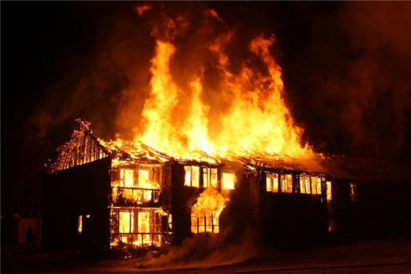 What does it mean to dream of burning everything? What does it mean to dream of burning everything?