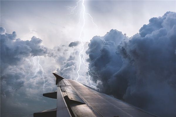 What does it mean to dream of a plane crash? What does it mean to dream of a plane crash?