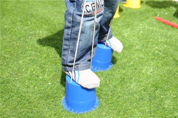 What does it mean to dream of walking on stilts? What does it mean to dream of walking on stilts?