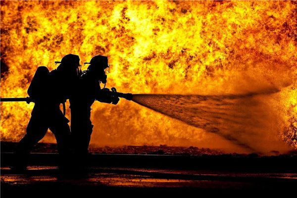 I dreamed that a fire broke out at the school.