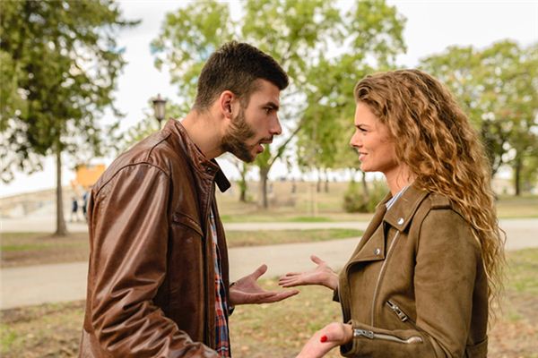 Dreaming of husband and wife arguing Dreaming of husband and wife arguing