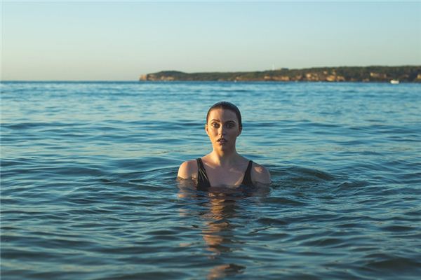 What does it mean to dream of someone else taking a bath? What does it mean to dream of someone else taking a bath?