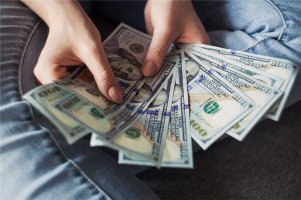 What does it mean to dream of finding counterfeit money? What does it mean to dream of finding counterfeit money?