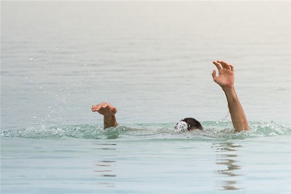 What does it mean to dream of being immersed in water? What does it mean to dream of being immersed in water?