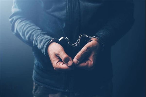 I dreamed that my husband was punished by law.