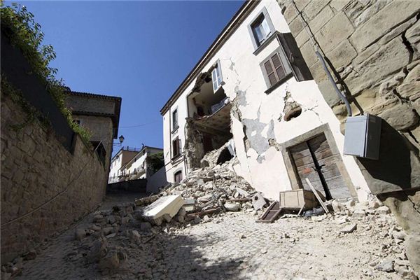 What does it mean to dream of a house collapsing? What does it mean to dream of a house collapsing?