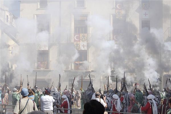 What does it mean to dream of a riot? What does it mean to dream of a riot?