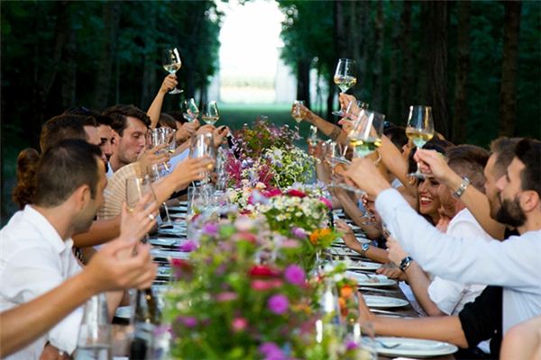 What does it mean to dream of a wedding party? What does it mean to dream of a wedding party?