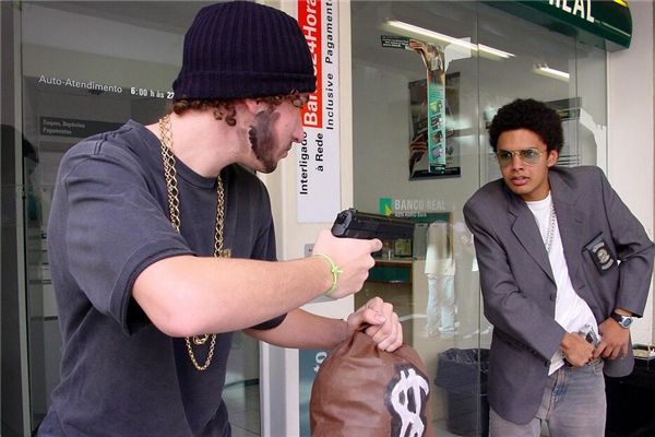 Dreaming of robbing someone else's money