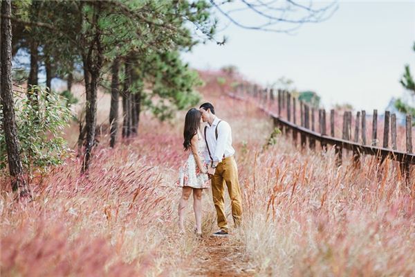 What does it mean to dream of kissing? What does it mean to dream of kissing?