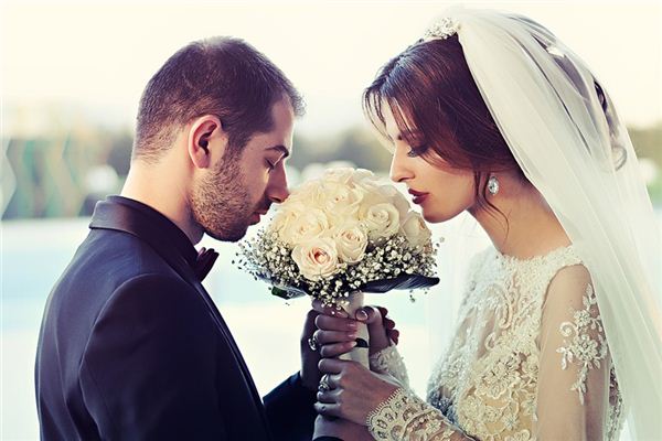 What does it mean to dream of bigamy? What does it mean to dream of bigamy?