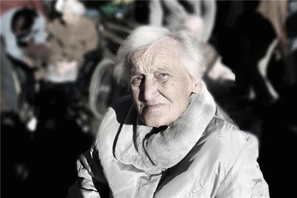 Dreaming of growing old and becoming an old person