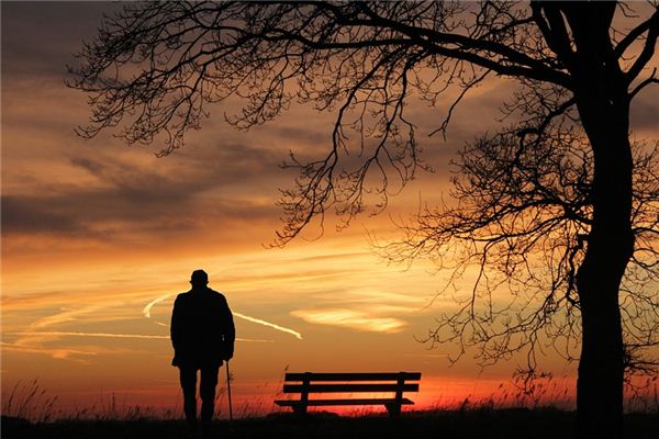 What does it mean to dream of marrying an old man? What does it mean to dream of marrying an old man?