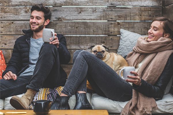 What does it mean to dream of friends flirting? What does it mean to dream of friends flirting?