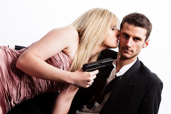 What does it mean to dream of carrying a gun? What does it mean to dream of carrying a gun?