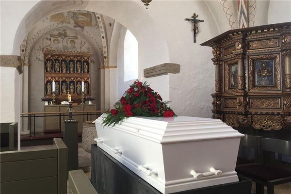 Dreaming of a coffin in the house
