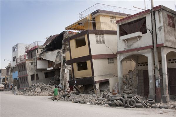 Dreaming of your house collapsing