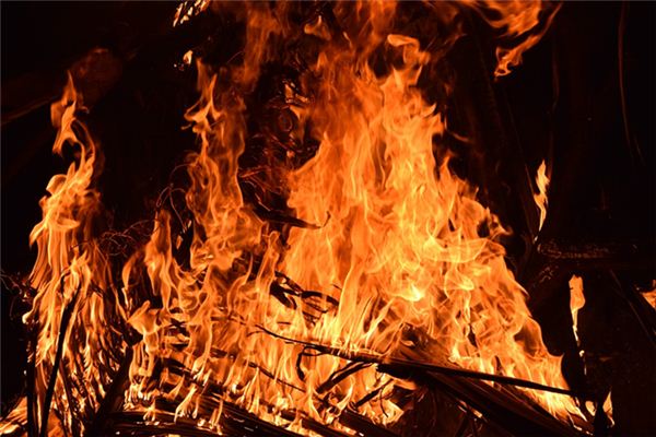 What does it mean to dream of falling into a fire? What does it mean to dream of falling into a fire?