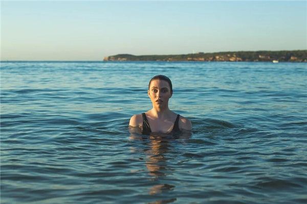 I dreamed of bathing in the sea.