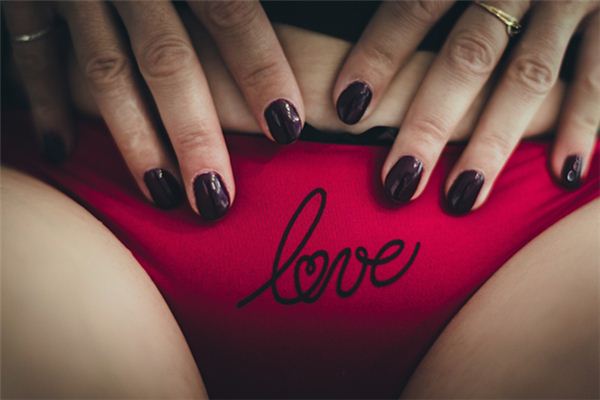 What does it mean to dream of wearing red underwear? What does it mean to dream of wearing red underwear?
