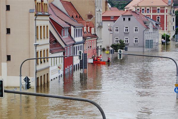 What does it mean to dream of a house being flooded? What does it mean to dream of a house being flooded?