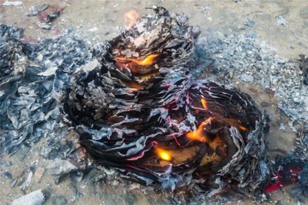 What does it mean to dream of photos being burned? What does it mean to dream of photos being burned?