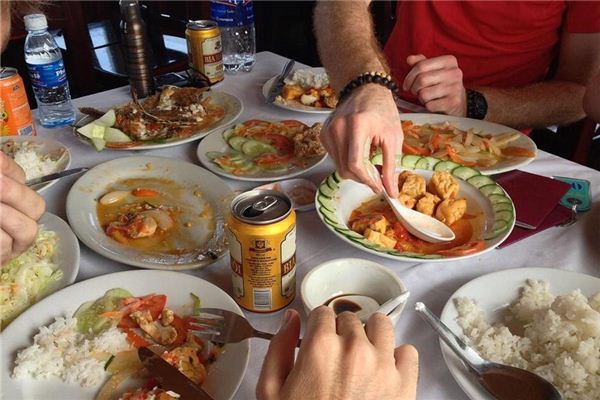 I dreamed of eating at a popular restaurant.