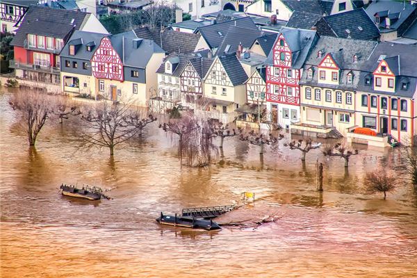 Dreaming of being trapped by a flood